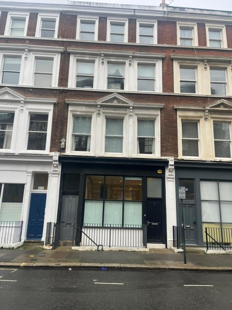 Flat In Centre Of Apartment London